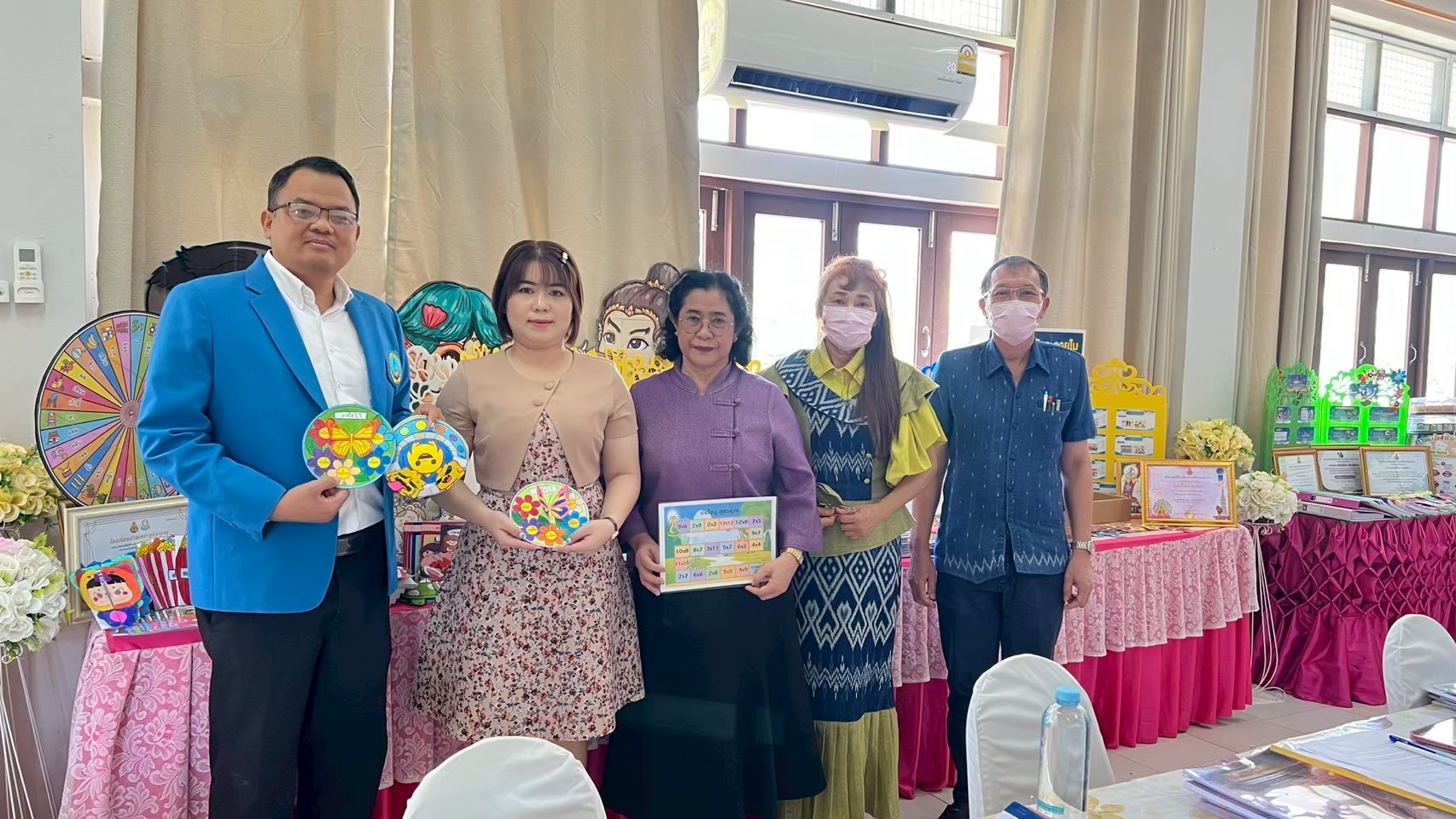 นิทรรศการศิลปหัตถกรรมนักเรียน