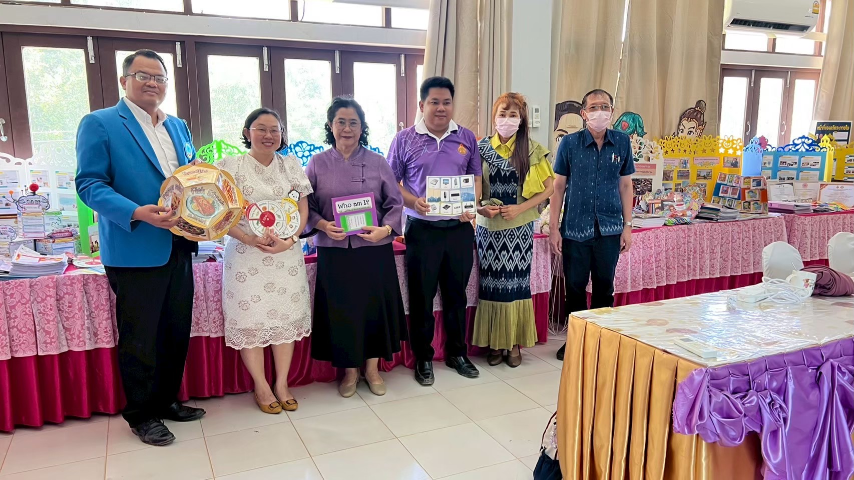 นิทรรศการศิลปหัตถกรรมนักเรียน