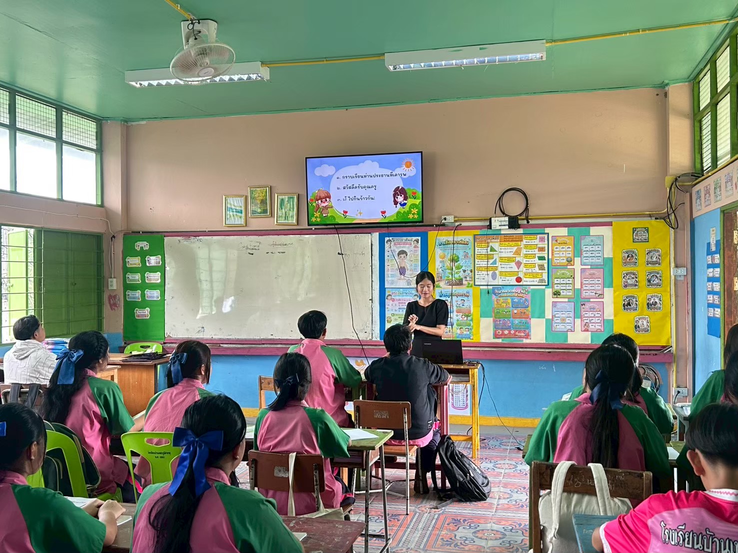 นิทรรศการศิลปหัตถกรรมนักเรียน